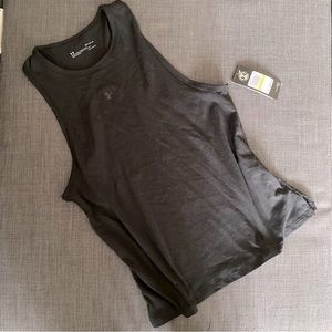 NWT Under Armour Women’s Active Tank Loose fit HeatGear Black Size Medium